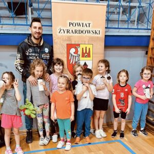 19 listopada na hali przy ul. Narutowicza 39a odbyły się kolejne zajęcia naszego „siatkarskiego przedszkola”