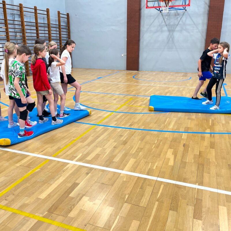 Czwartkowy przegląd naszych grup – Siatkarskie Przedszkole i Kinderki