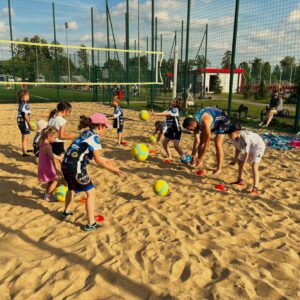 Wtorkowy trening z grupą Siatkarskie Przedszkole i Kinderkami