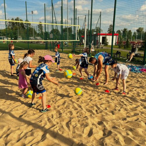 Wtorkowy trening z grupą Siatkarskie Przedszkole i Kinderkami