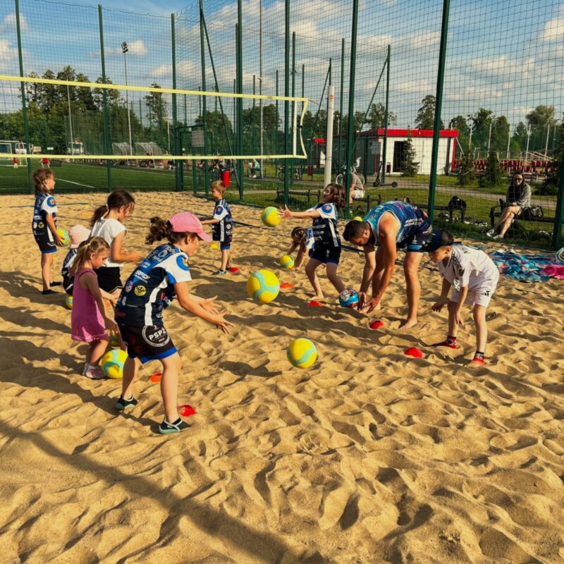 Wtorkowy trening z grupą Siatkarskie Przedszkole i Kinderkami