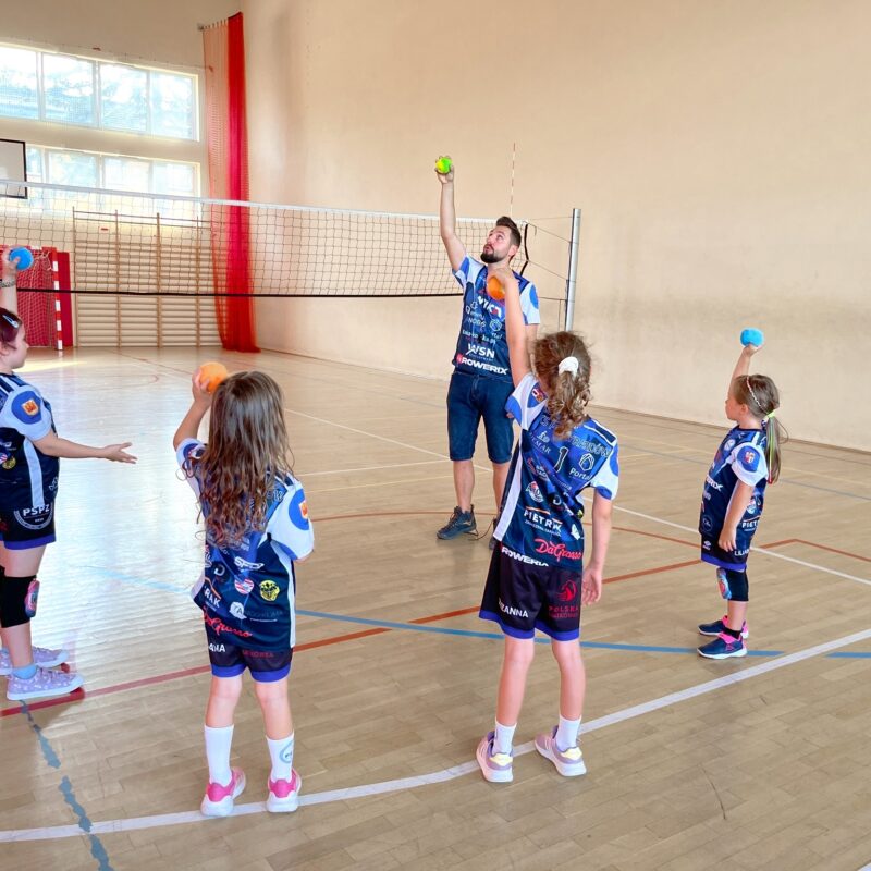 Wtorkowy trening grup Siatkarskie Przedszkole i grupy Kinderki