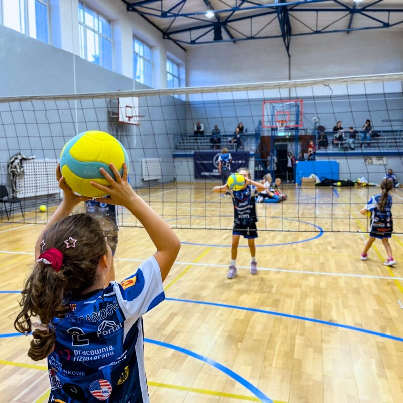Czwartkowy przegląd grup: Siatkarskie Przedszkole, Iskierki i Kinderki