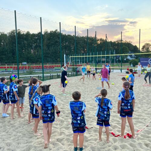 Rodzinny wtorkowy trening Siatkarskiego Przedszkola i Kinderek
