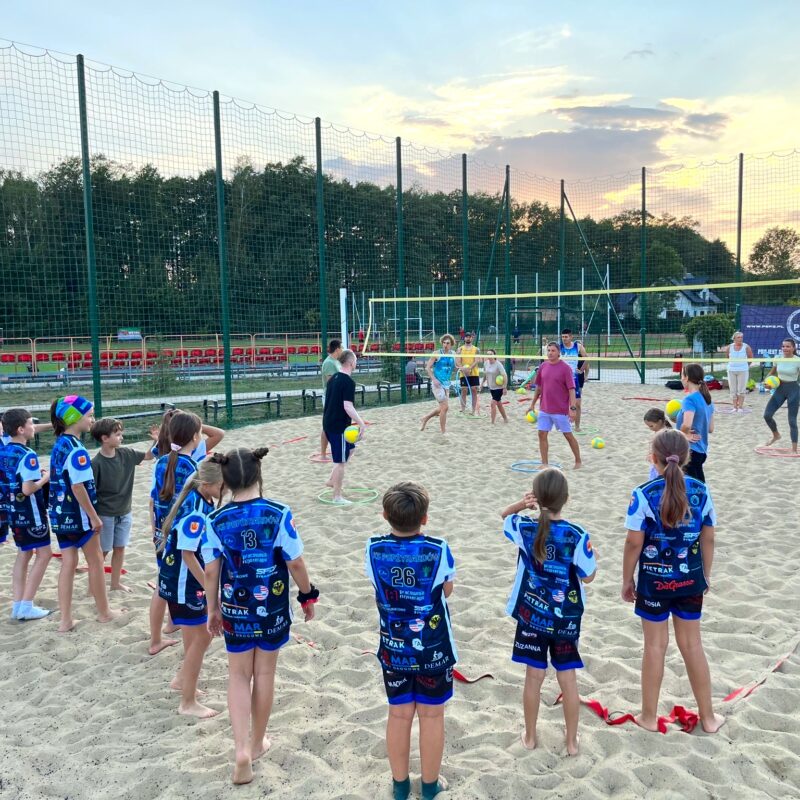 Rodzinny wtorkowy trening Siatkarskiego Przedszkola i Kinderek