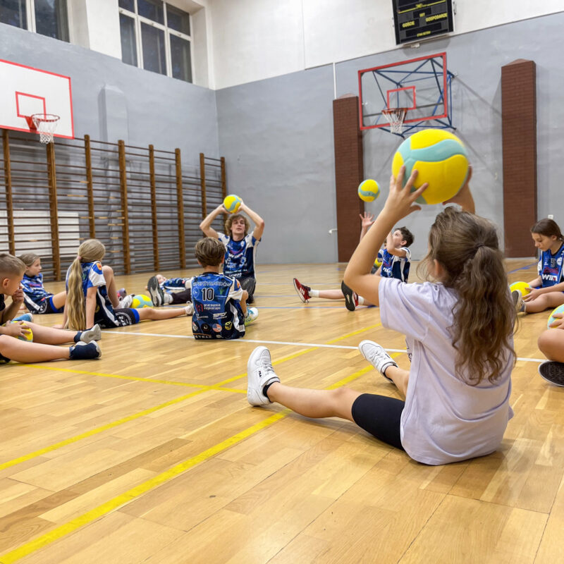 Wtorkowy trening grup: Siatkarskie przedszkole, Iskierki i Kinderki