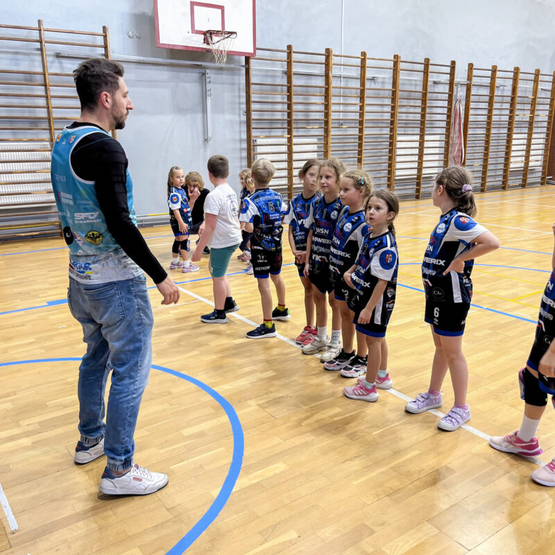 Czwartkowy przegląd grup: Siatkarskie przedszkole, Iskierki i Kinderki