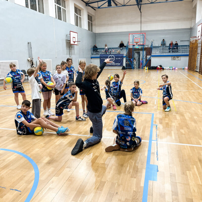 Wtorkowy trening grup: Siatkarskie przedszkole, Iskierki i Kinderki