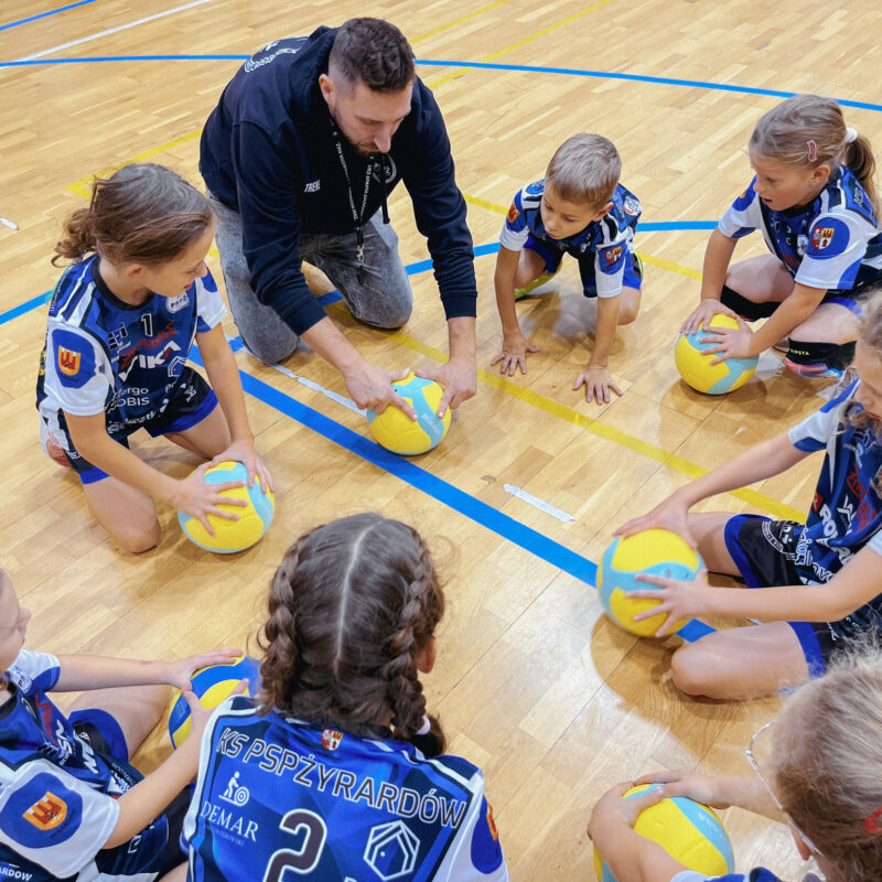 Wtorkowy trening grup: Siatkarskie przedszkole, Iskierki i Kinderki