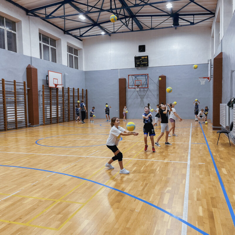 Czwartkowy przegląd grup: Siatkarskie przedszkole, Iskierki i Kinderki