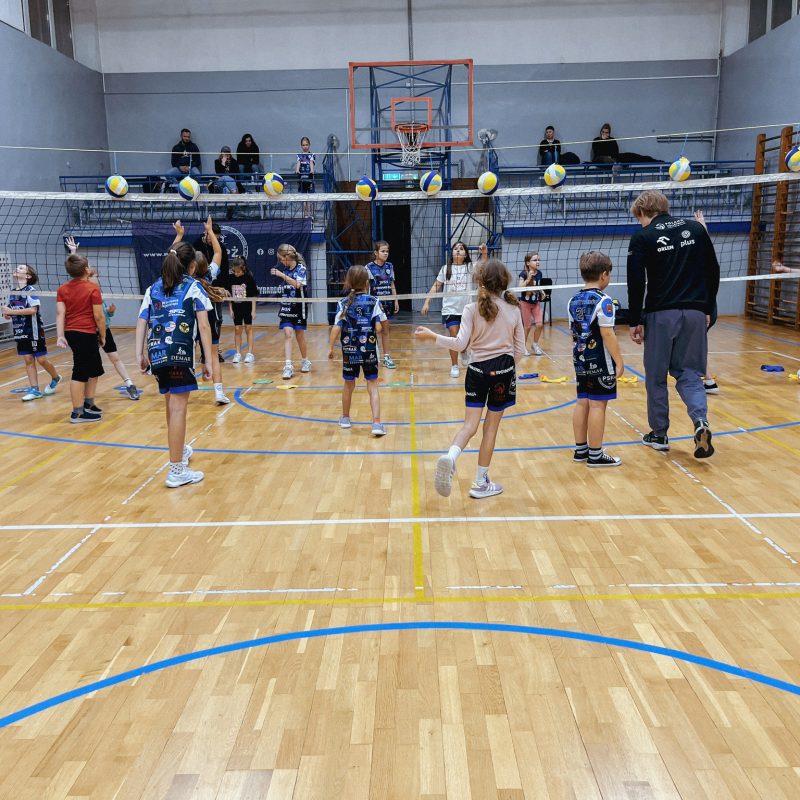 Wtorkowy trening grup: Siatkarskie przedszkole, Iskierki i Kinderki