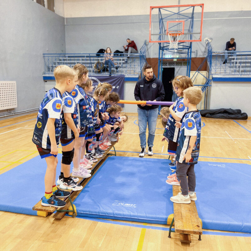 Wtorkowy trening grup: Siatkarskie Przedszkole, Iskierki i Kinderki