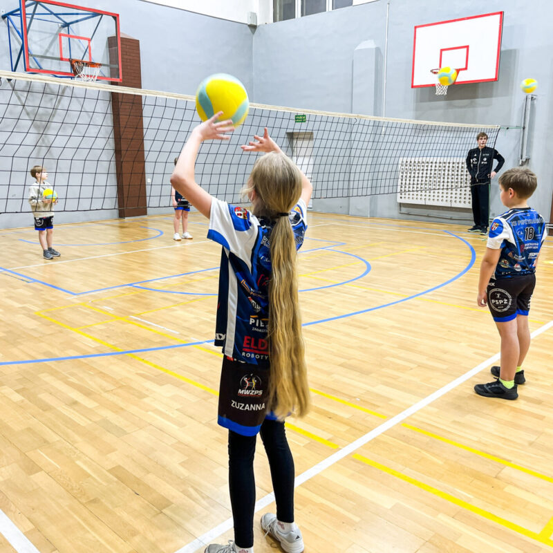 Wtorkowy trening grup: Siatkarskie Przedszkole, Iskierki i Kinderki