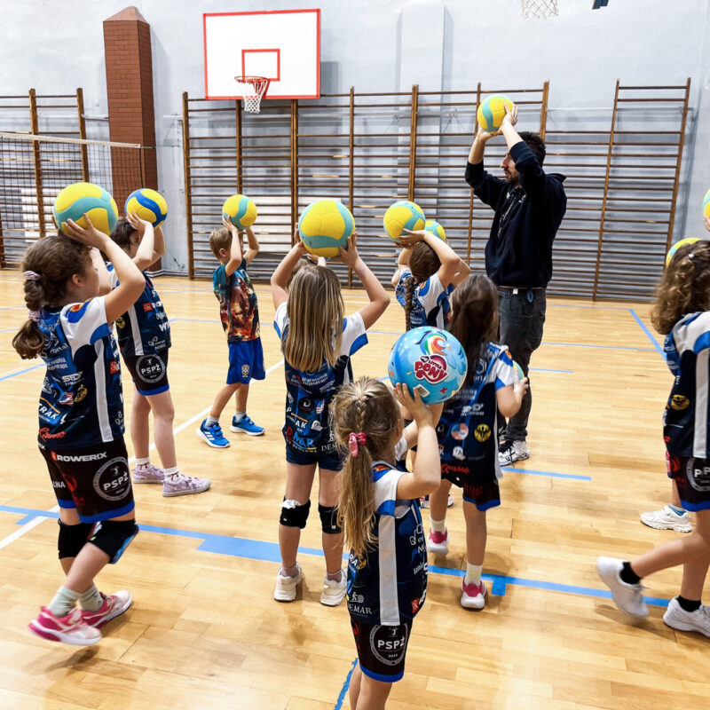 Czwartkowy przegląd grup: Siatkarskie Przedszkole, Iskierki i Kinderki