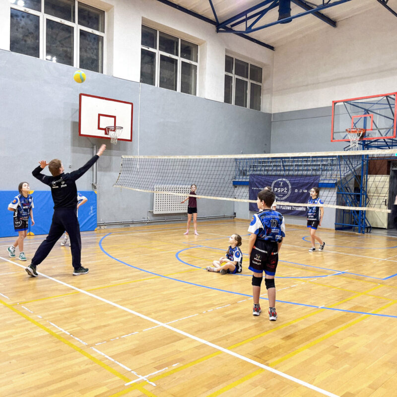 Wtorkowy trening grup: Siatkarskie Przedszkole, Iskierki i Kinderki