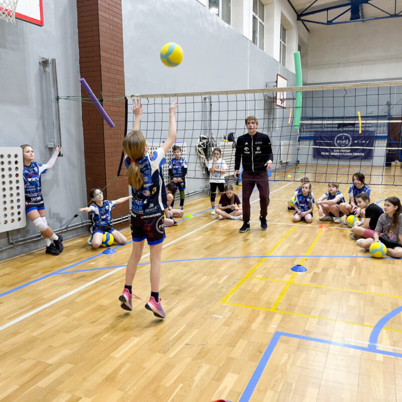 Wtorkowy trening grup: Siatkarskie Przedszkole, Iskierki i Kinderki