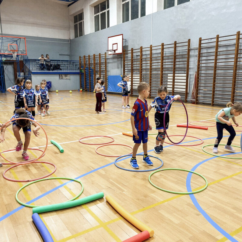 Czwartkowy przegląd grup: Siatkarskie Przedszkole, Iskierki i Kinderki
