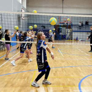 Wtorkowy trening grup: Siatkarskie Przedszkole, Iskierki i Kinderki