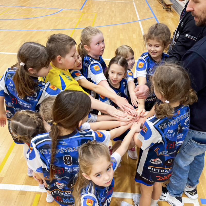 Czwartkowy przegląd grup: Siatkarskie Przedszkole, Iskierki i Kinderki