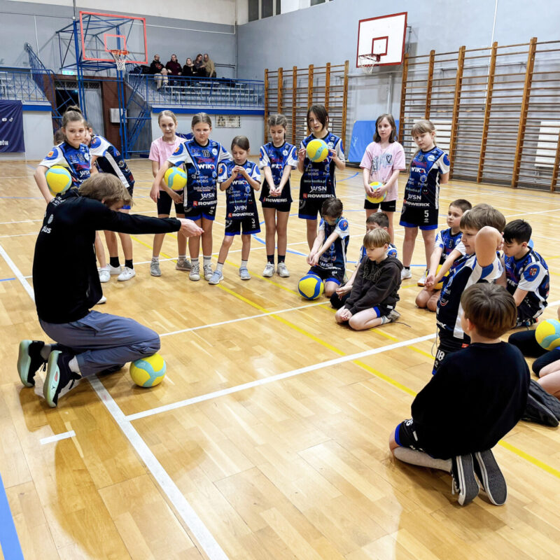 Wtorkowy trening grup: Siatkarskie Przedszkole, Iskierki i Kinderki