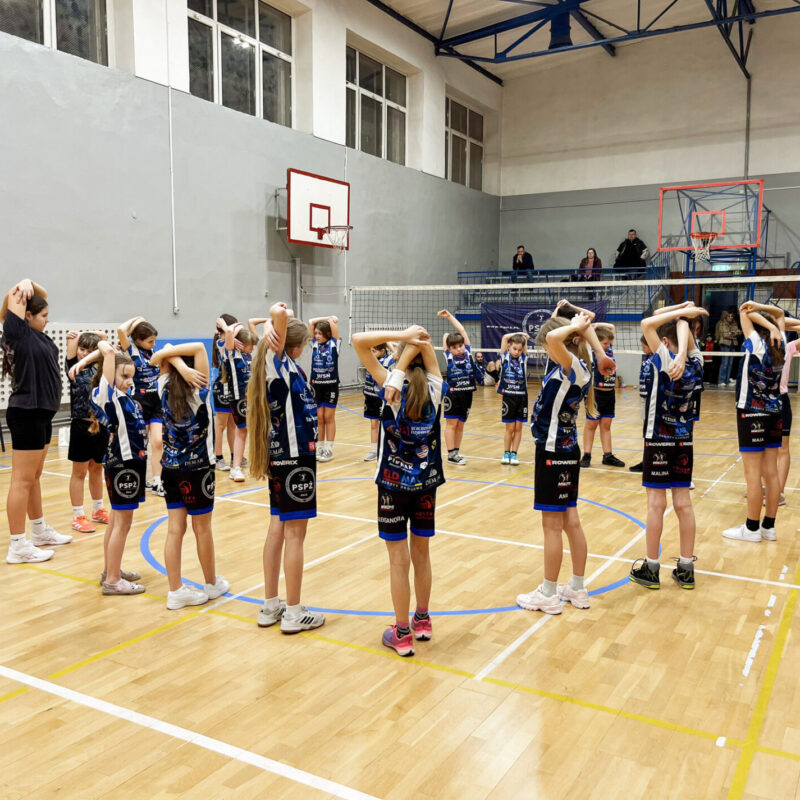 Wtorkowy trening grup: Siatkarskie Przedszkole, Iskierki i Kinderki