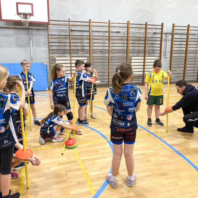 Wtorkowy trening grup: Siatkarskie Przedszkole, Iskierki i Kinderki