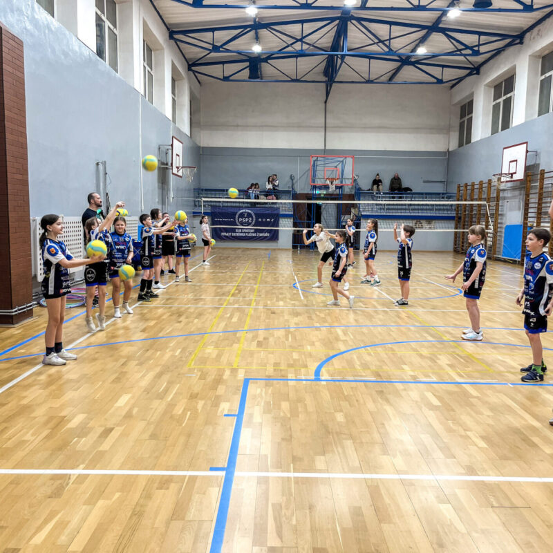 Czwartkowy przegląd grup: Siatkarskie Przedszkole, Iskierki i Kinderki