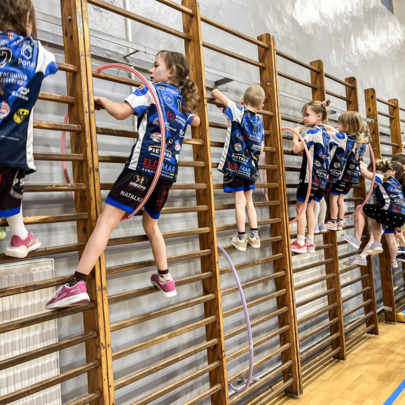 Wtorkowy trening grup: Siatkarskie Przedszkole, Iskierki i Kinderki