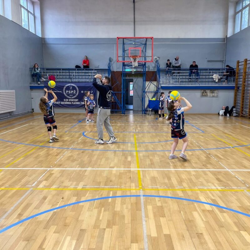 Wtorkowy trening grup: Siatkarskie Przedszkole, Iskierki i Kinderki