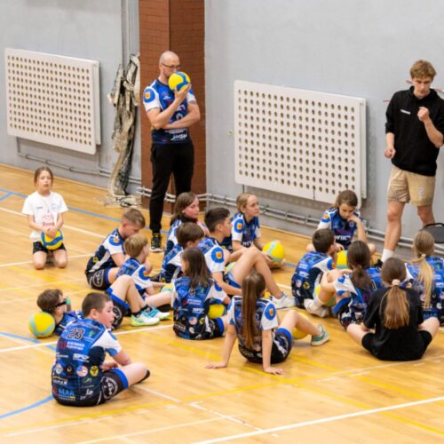Wtorkowy trening grup: Siatkarskie Przedszkole, Iskierki i Kinderki