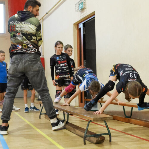 Poniedziałkowy trening grup: Iskierek i Kinderek