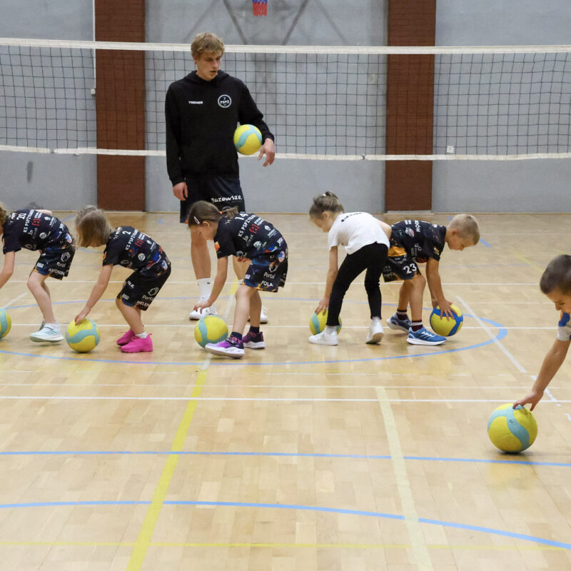 Wtorkowy trening grup: Siatkarskiego przedszkola i Minionków