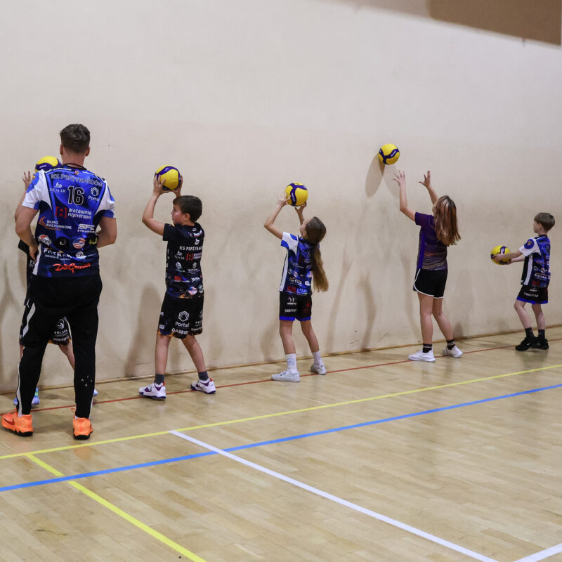 Poniedziałkowy trening grup: Iskierek, Kinderek, Smasher i Amatorzy